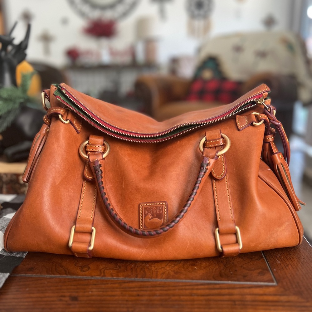 Large Dooney & Bourke Florentine Satchel in Natural gently loved/almost new.